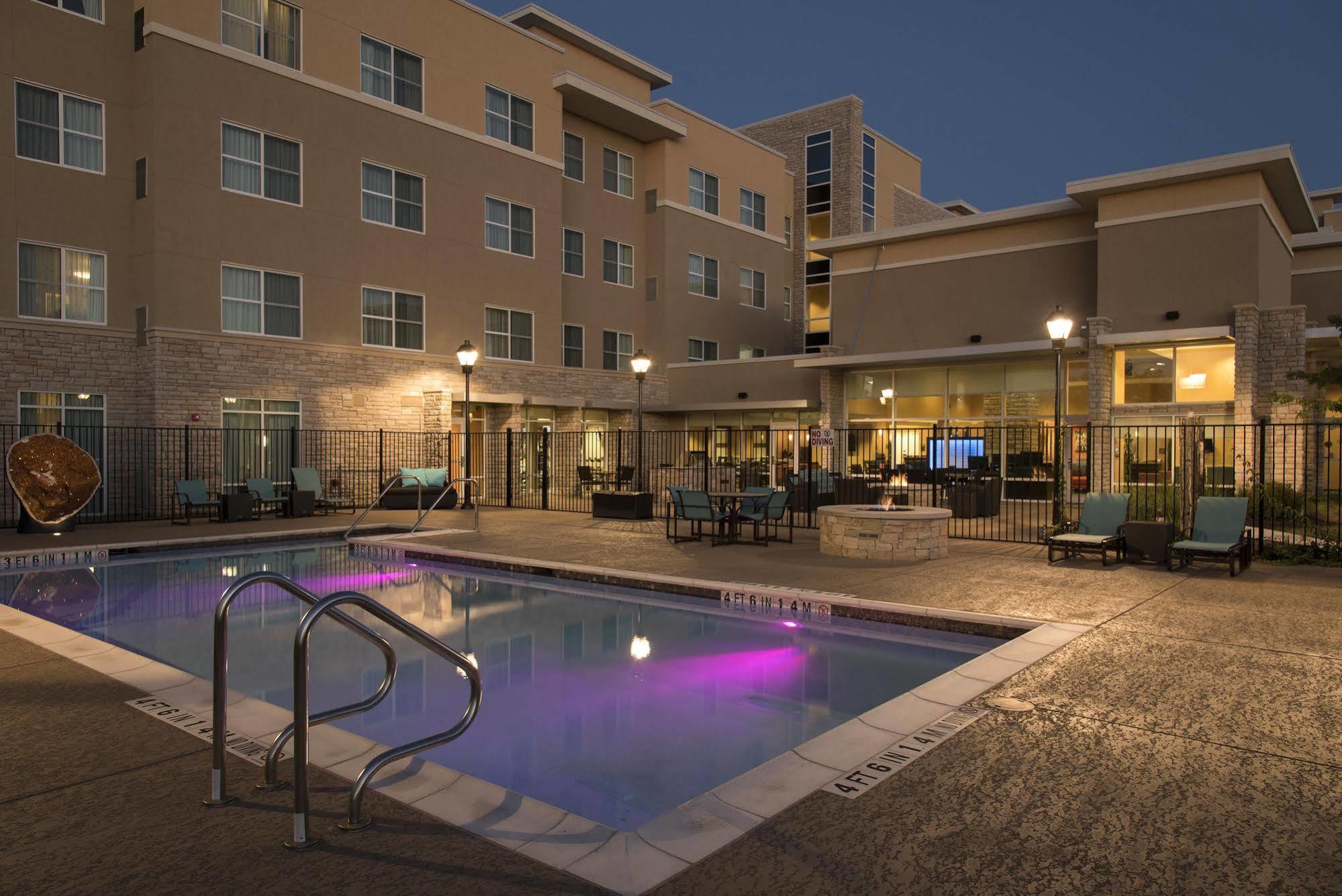 Residence Inn By Marriott Austin - University Area Eksteriør billede